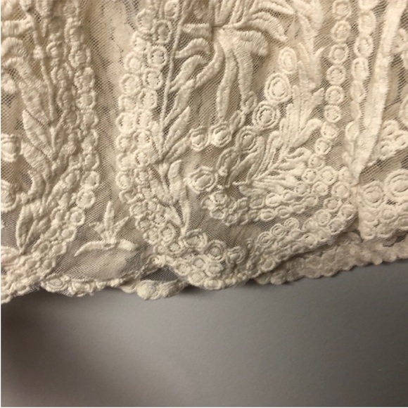 Choies Cream Lace mesh long sleeved Crochet Blouse. - Picture 4 of 6